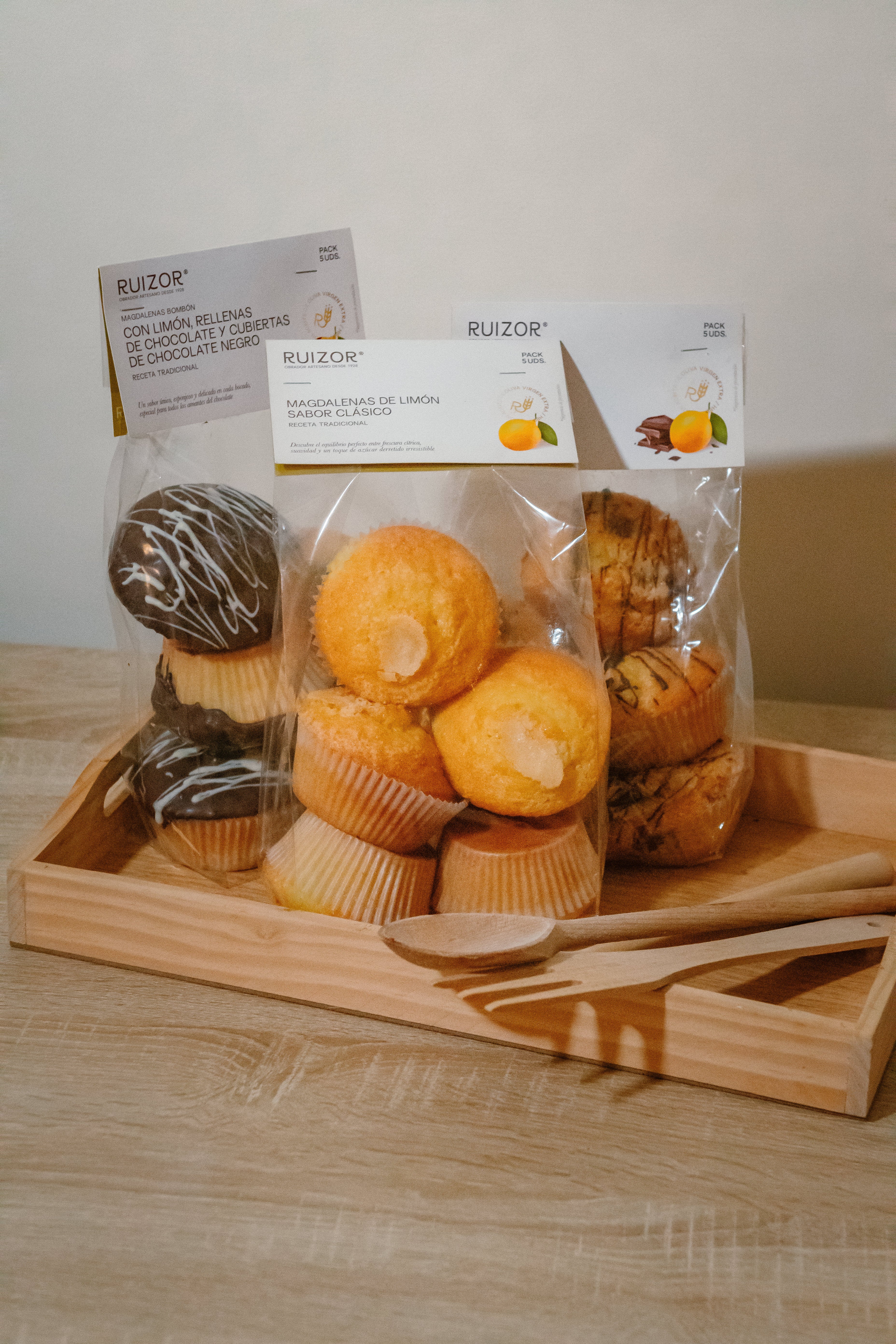 MAGDALENAS RELLENAS DE CHOCOLATE Y CUBIERTAS DE CHOCOLATE NEGRO